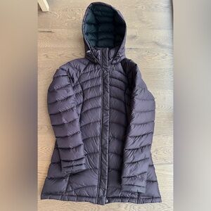 North Face down filled jacket size S. Burgundy color excellent condition!